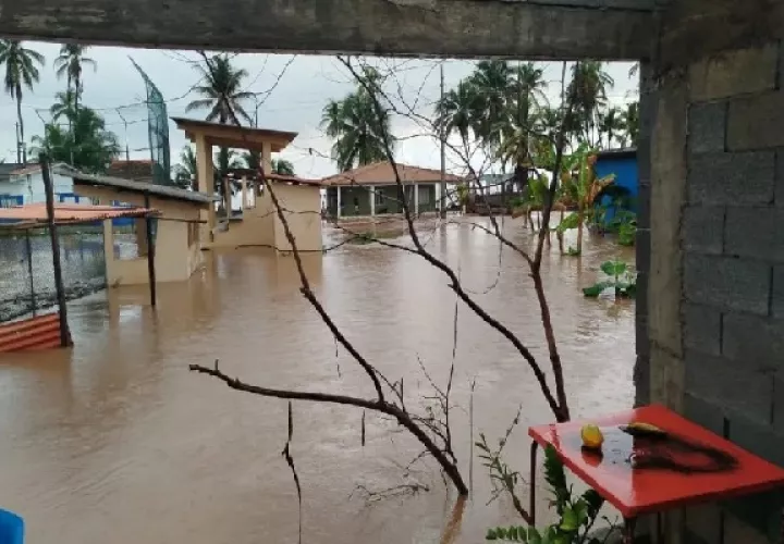 Las intensas lluvias en la provincia de Colón se registraron a la 1 de la madrugada. Foto. Cortesía
