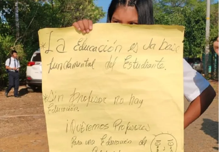 Foto de una estudiante de la escuela Llano Culebra, en Tolé, donde hace un mes faltaban 15 educadores. Foto: Cortesía Aeve 