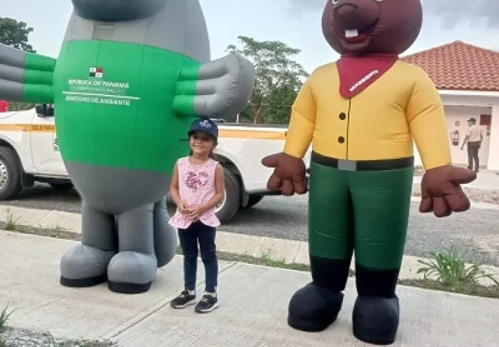 Se contó con la presencia de las mascotas inflables de MiAmbiente, Chicho Muleto el jaguar Richie y Moana. Foto: Diomedes Sánchez 