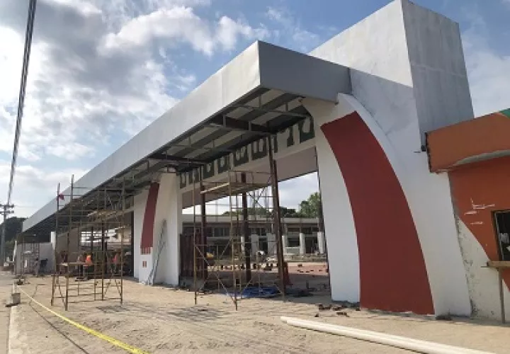 Este año, la feria cuenta con una fachada completamente renovada, con el fin de brindar  la expectativa de crecimiento y renovación. Foto; Thays Domínguez