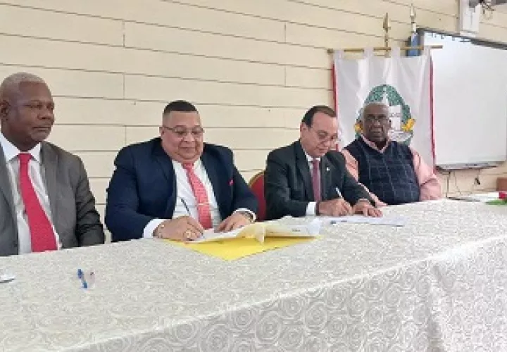 La firma del Convenio de Cooperación fue en El salón Humberto Zárate del Centro Regional Universitario de Colón (CRUC). Foto: Diomedes Sánchez 