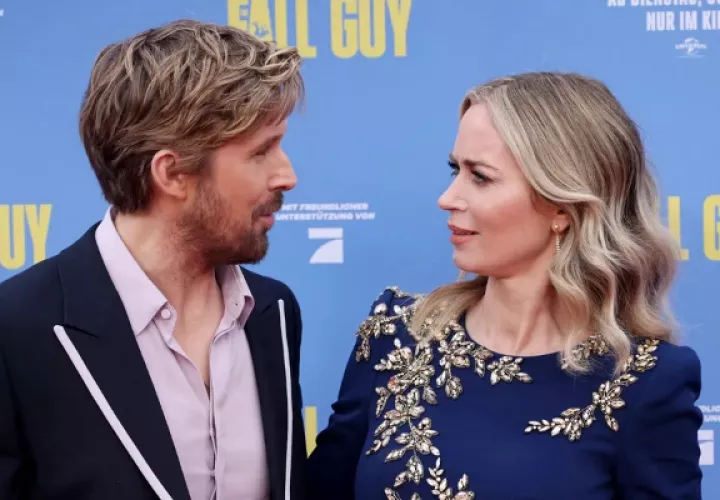 Ryan Gosling (I) y la actriz Emily Blunt en la premier de la película ‘The Fall Guy’ en Alemania. Foto: EFE / EPA / Clemens Bilan