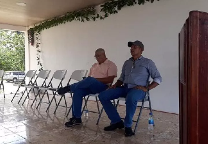 Sólo 2 candidatos, Osvaldo Martínez y Omar Koo asistieron a dicho conversatorio. Foto: Diomedes Sánchez