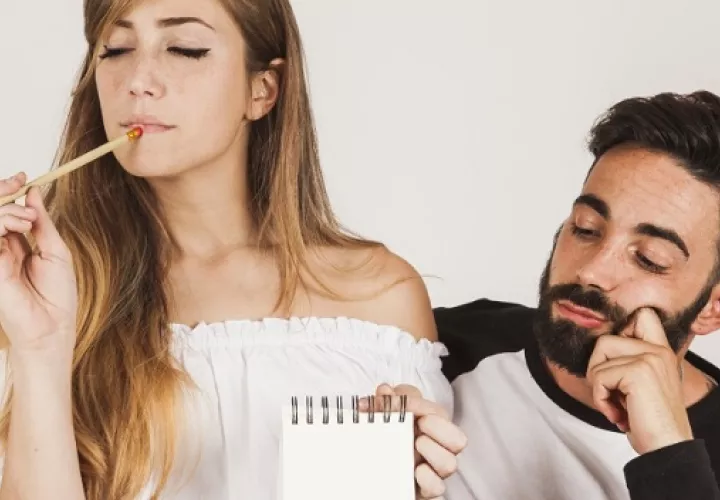La pareja puede alternar las responsabilidades de la planificación. Foto: Ilustrativa / Freepik
