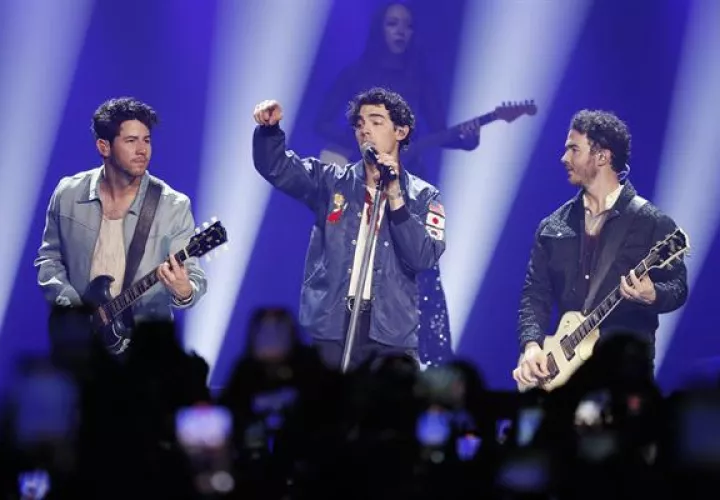 Los cantantes Nick, Joe y Kevin Jonas, integrantes de la banda Jonas Brothers. Foto: EFE
