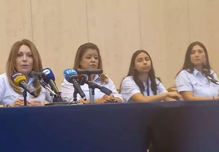 De izquierda a derecha: Nivia Castrellón, Madelaine Escribano, Daniela Noriega y Mirhanna Sandoya, integrantes de la junta de escrutinio. Francisco Paz
