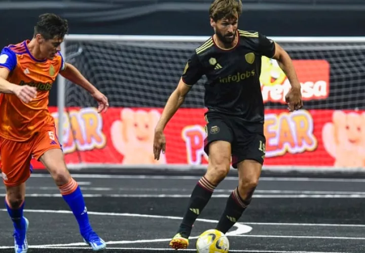 La Kings League empezó siendo una competición únicamente masculina y que se jugaba en España. Foto: EFE