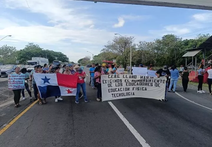 Mantuvieron cerrada este viernes la vía interamericana,  durante tres horas. Foto: Eric A. Montenegro