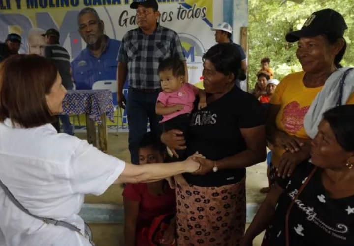Marta Linares recorrió las comunidades en la comarca Ngäbe Buglé. Foto: Cortesía