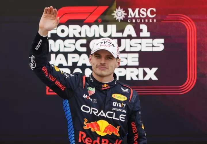 Max Verstappen festeja su triunfo en Japón. Foto:EFE