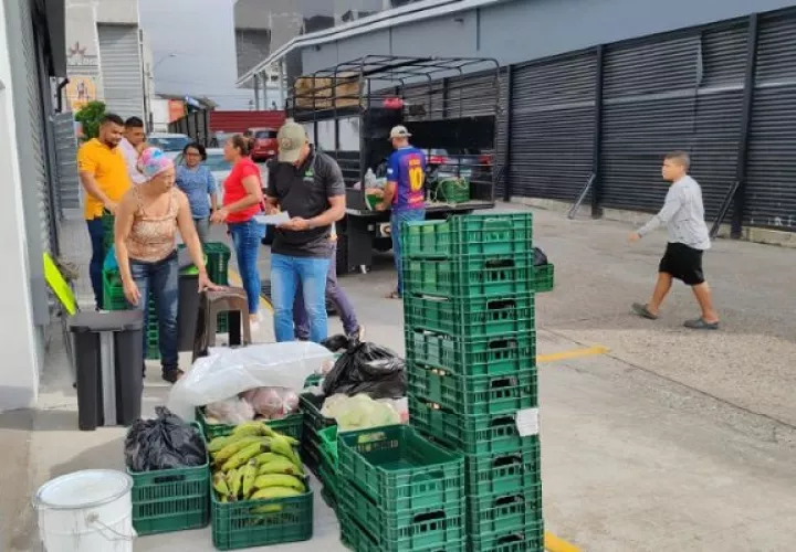 Todos los arrendatarios del nuevo Merca La Chorrera, han debido pasar por una capacitación previa, sobre temas de comercialización, higiene entre otros. Foto. Eric Montenegro