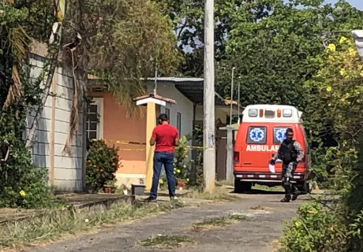  El hombre fue hallado tendido y con algunos golpes, principalmente en la cabeza. Foto: Thays Domínguez