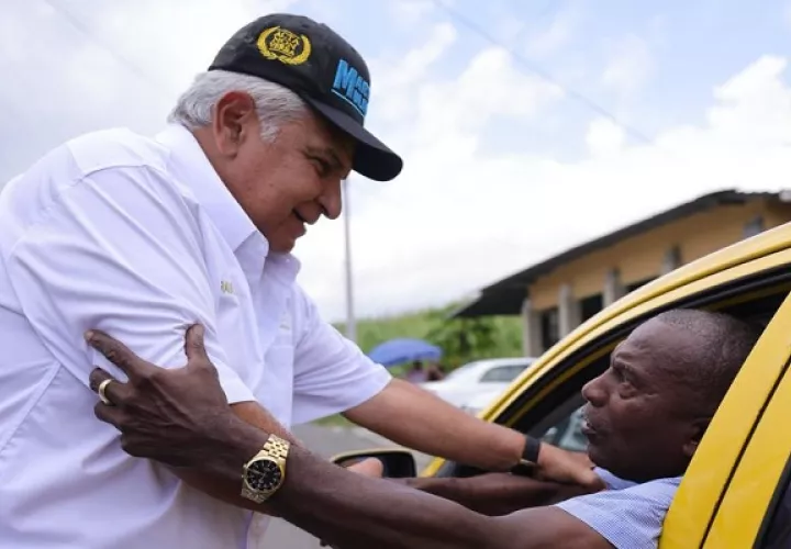 José Raúl Mulino  recorrió este sábado la ciudad de Colón. Foto: Cortesía