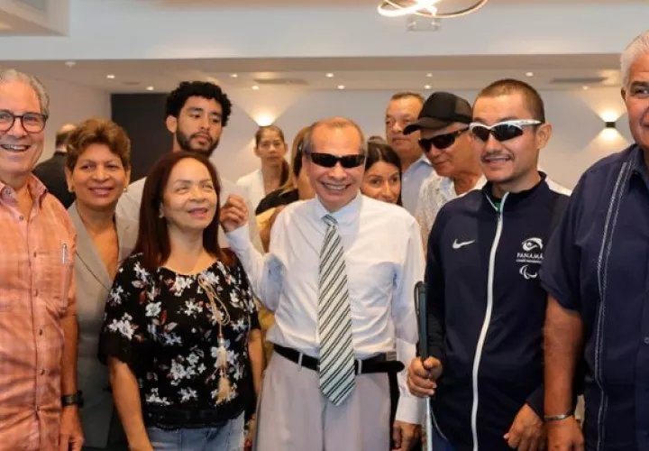  José Raúl Mulino se reunió con gremios de personas con discapacidad. Foto: Cortesía