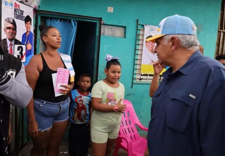 El candidato presidencial conversó con los moradores de San Cristóbal, en Juan Díaz, Foto: Cortesía RM