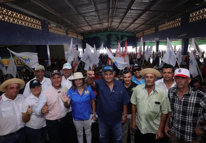 José Raúl Mulino realiza recorrido por Tonosí. 