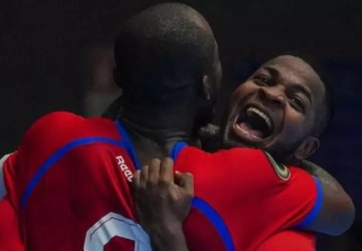 Alfonso Maquensi de  la selección de futsal de Panamá festeja. Foto: Fedebeis