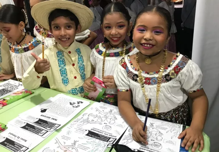 Los niños mostraron gran entusiasmo por conocer más sobre los monos. Foto: Cortesía