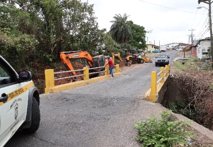 El objetivo de este vado era mantener el tráfico vehicular mientras se realizaban las obras de ampliación del puente vehicular. Foto. Eric Montenegro
