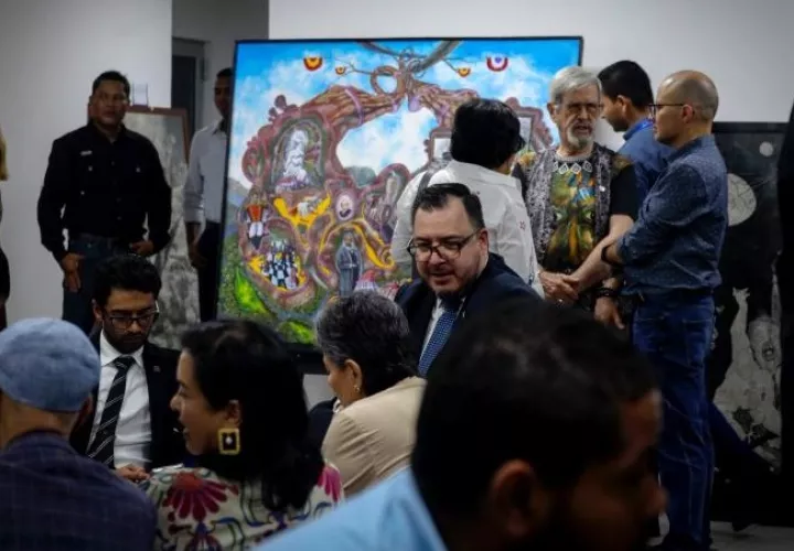 Durante la inauguración de la exposición. Foto: Cortesía