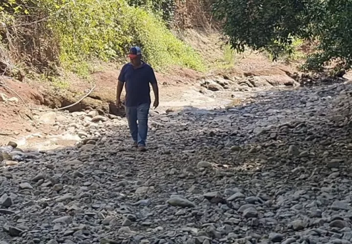  El cauce del río Estivaná no tiene agua y está seco por completo. Foto: Thays Domínguez