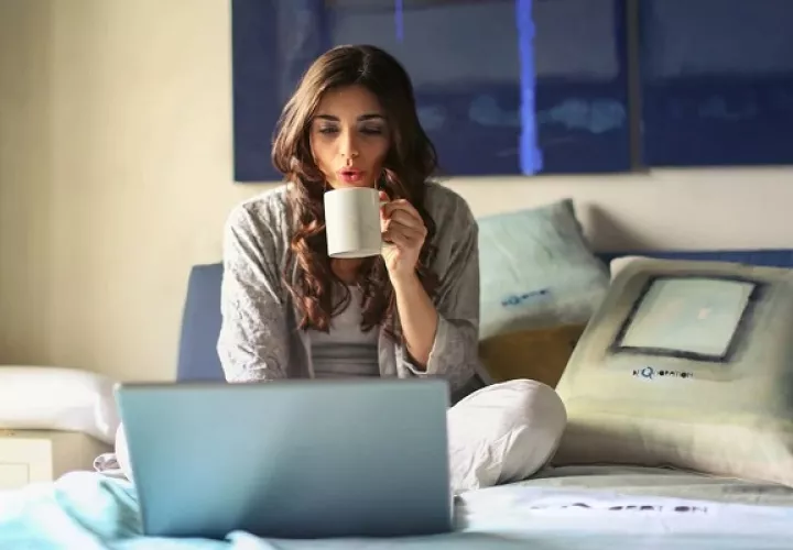 El trabajo flexible se ha impuesto y las empresas ofrecen a sus colaboradores varias modalidades con el fin de retener el talento. Foto: Pexels