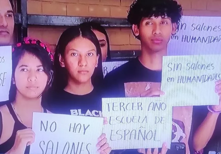  Efectuaron una protesta pacífica, donde denunciaron la falta de aulas de clases. Foto: Cortesía