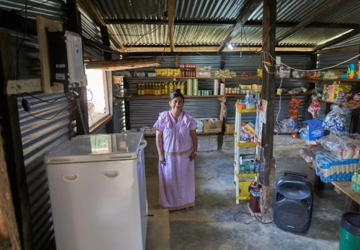 Más de la mitad de los hogares han logrado un ahorro medio de B/.5.80 mensuales en el gasto para disponer de luz.  Foto: Eric Montenegro 