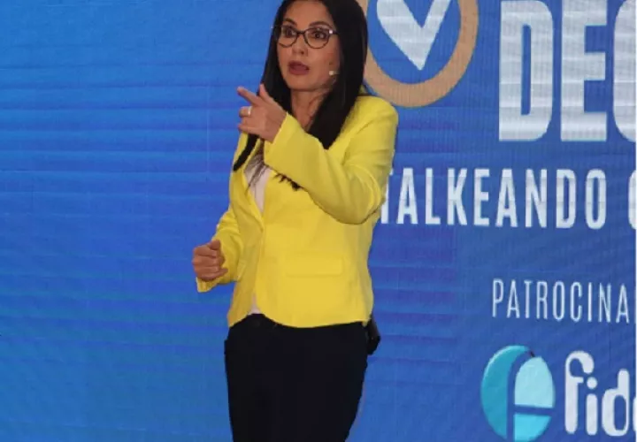 La candidata solicitó a la Defensoría del Pueblo que defienda sus derechos humanos en este caso que se le sigue. Foto: Internet