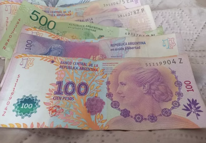 Pesos argentinos, la devualada moneda de la República Argentina. Foto: Archivo