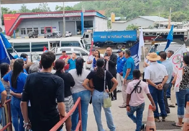 Este proceso de legalización e incautación de datos fue seguido de cerca por los familiares de las dos víctimas, quienes reiteraron su reclamo de justicia. Foto. Eric Montenegro