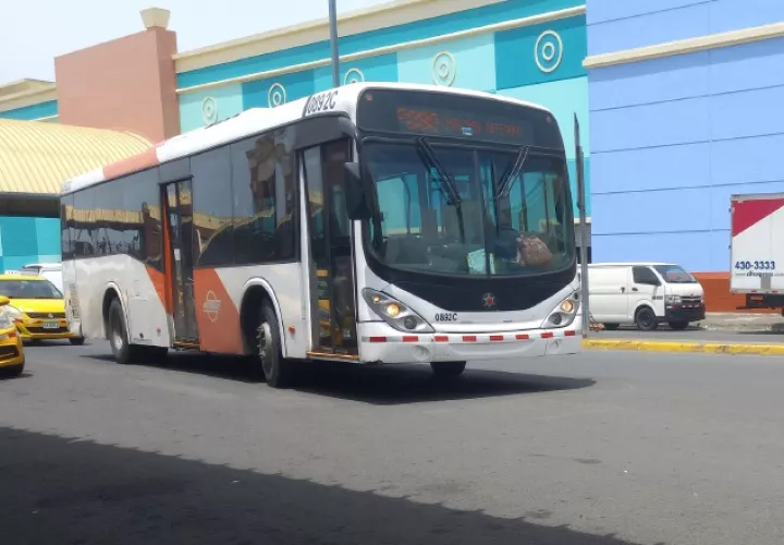 La falta de metrobuses en la ciudad capital es notable, afectando a miles de usuarios.