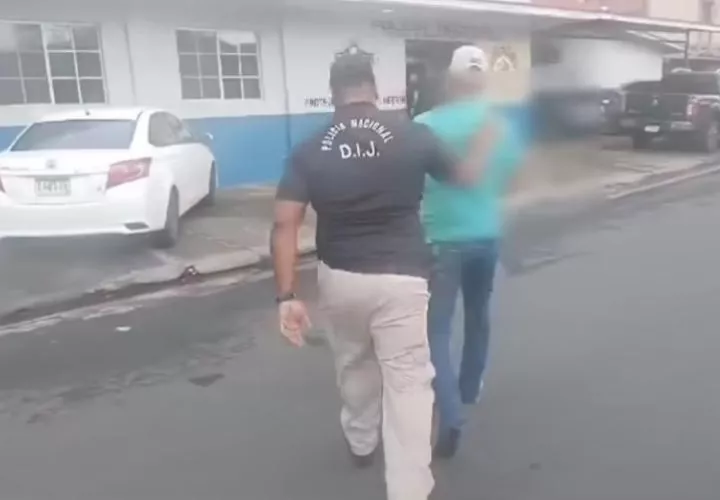 Entre los  funcionarios detenidos hay dos del sexo masculino y una mujer.. Foto: Diomedes Sánchez 