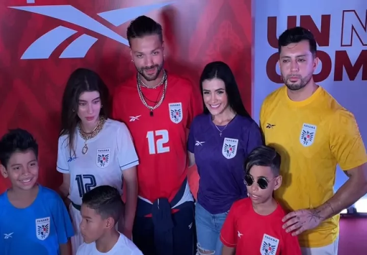 Presentan la nueva camiseta de la selección de Panamá. Foto: EFE