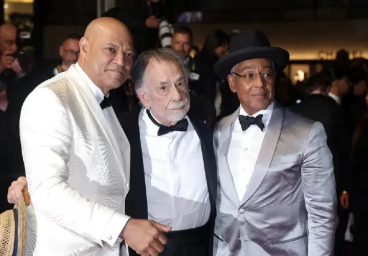 Laurence Fishburne, Francis Ford Coppola y Giancarlo Esposito tras el estreno de 'Megalopolis' durante el 77º Festival de Cine de Cannes. Foto: EFE / EPA / Guillaume Horcajuelo