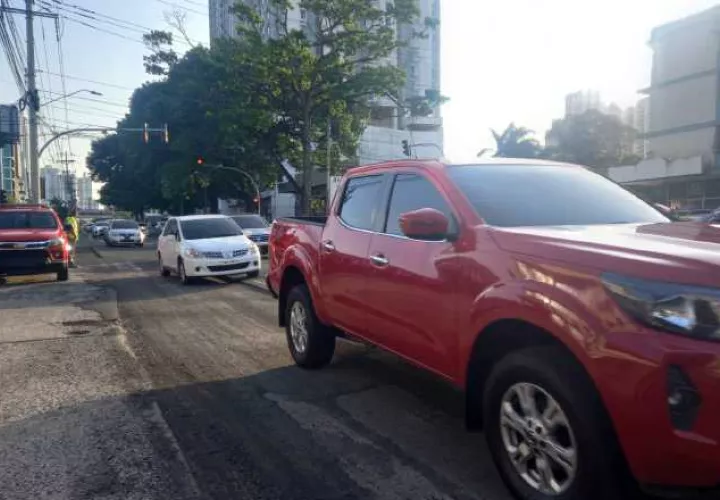 El registro de los vehículos en Panamá se realiza a nivel municipal, aunque trámites legales como traspasos son vistos por la ATTT. Archivo
