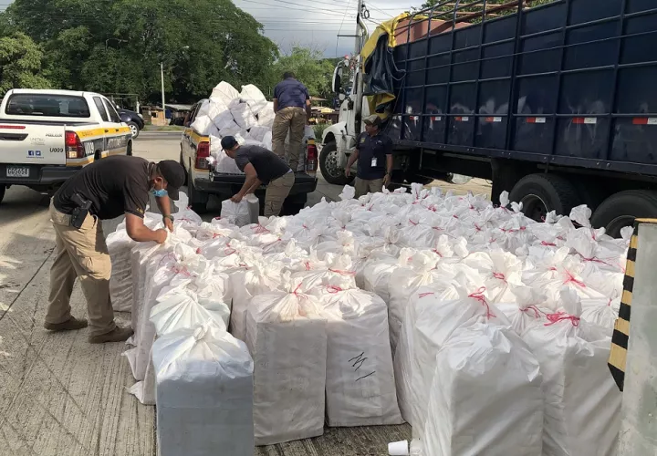En un camión que viajaba desde Panamá hacia Chiriquí, se transportaba la mercancía ilegal. Foto: Thays Domínguez