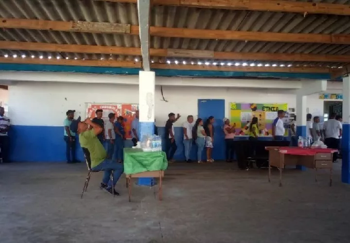 En la provincia de Colón hubo una gran afluencia a las mesas de votación, Foto. Diomedes Sánchez