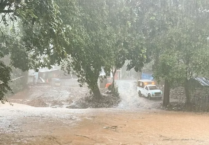 En las últimas horas se han registrado fuertes lluvias en la Comarca Ngäbe Buglé. Foto. Sinaproc