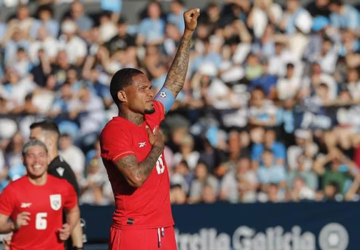 Eric Davis festeja el primer gol de Panamá  ante Galicia. Foto: EFE