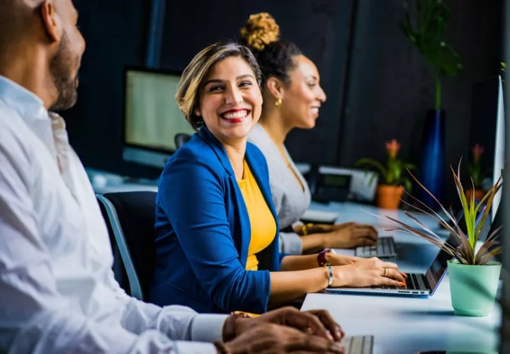 Además del salario, las empresas deben tomar en cuenta otros aspectos. Foto: Pexels
