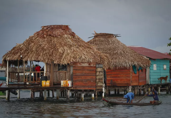 isla-indigenas-agua.jpg