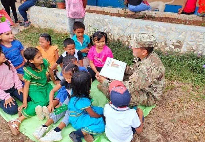 Durante el evento, niños tuvieron  sus primeras interacciones con la lectura y se les inculcó  el interés por los libros. Foto:Cortesía