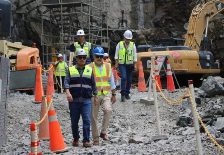 Gira técnica por los trabajos de la Línea 3. Foto: Cortesía