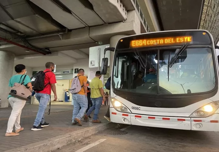 Más de 400 buses están fuera de servicio debido a falta de repuestos. Foto: Cortesía