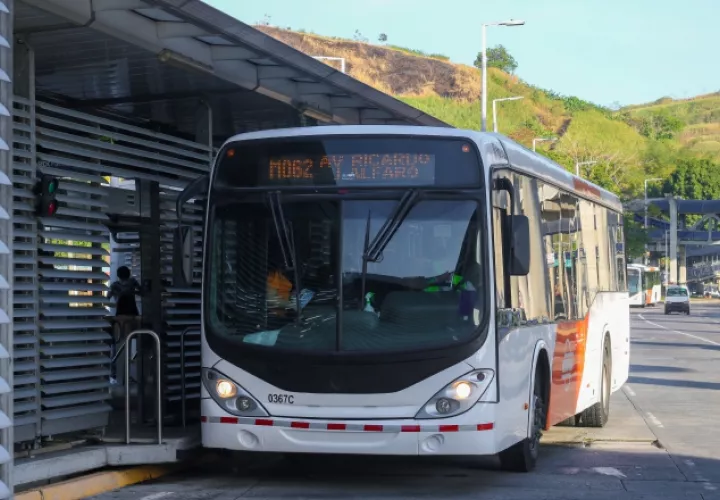 Más de 400 buses están fuera de servicio debido a falta de repuestos. 