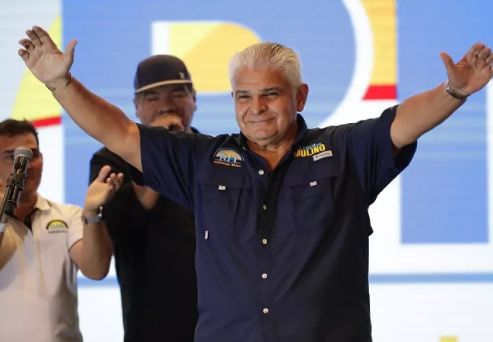 José Raúl Mulino se comprometió a trabajar por el país. Foto: EFE