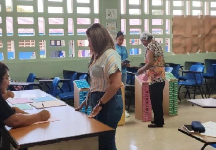 Los actuales alcaldes no alcanzaron los votos suficientes para reelegirse. Foto. Eric Montenegro