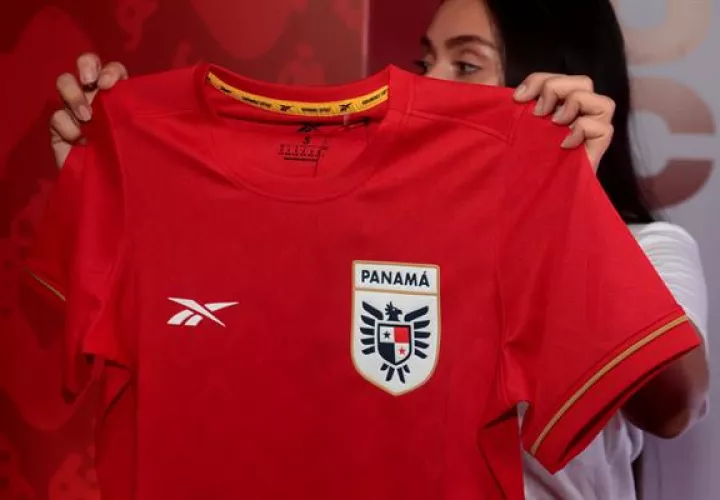 Presentan la nueva camiseta de la selección de Panamá. Foto: EFE