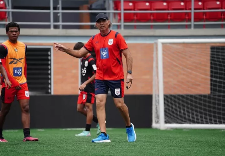 Leonardo Pipino, técnico de la Sub-17. Foto: Fepafut